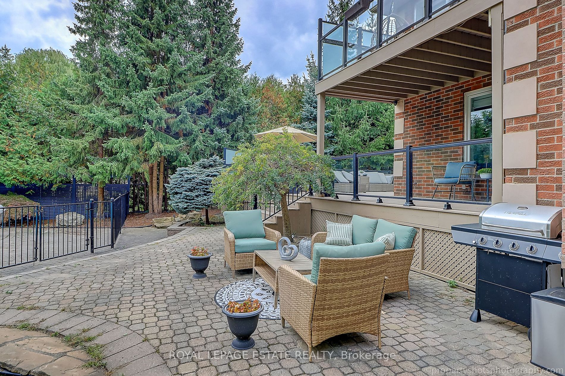 48 Meadowcliffe Drive