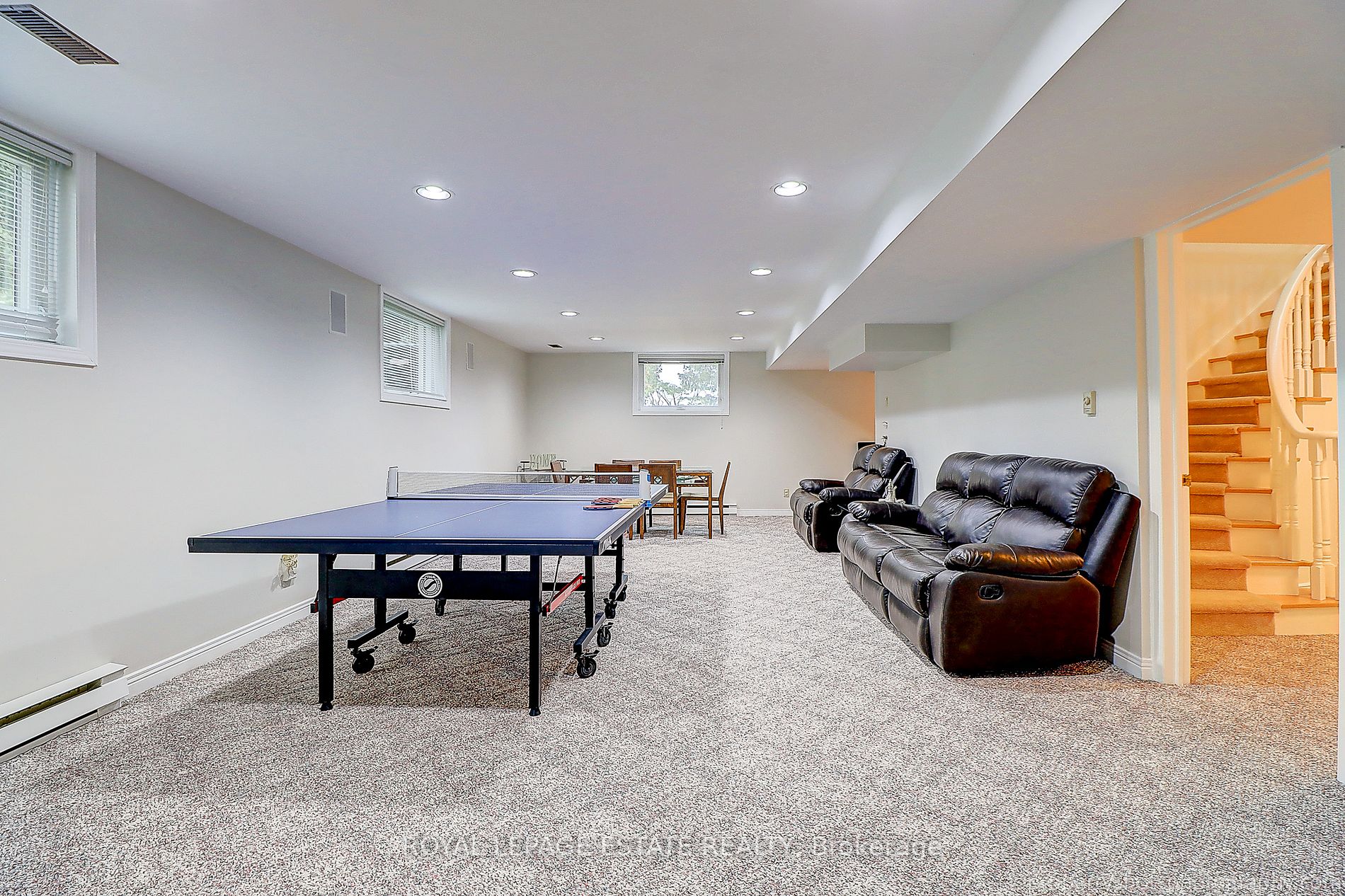 48 Meadowcliffe Drive