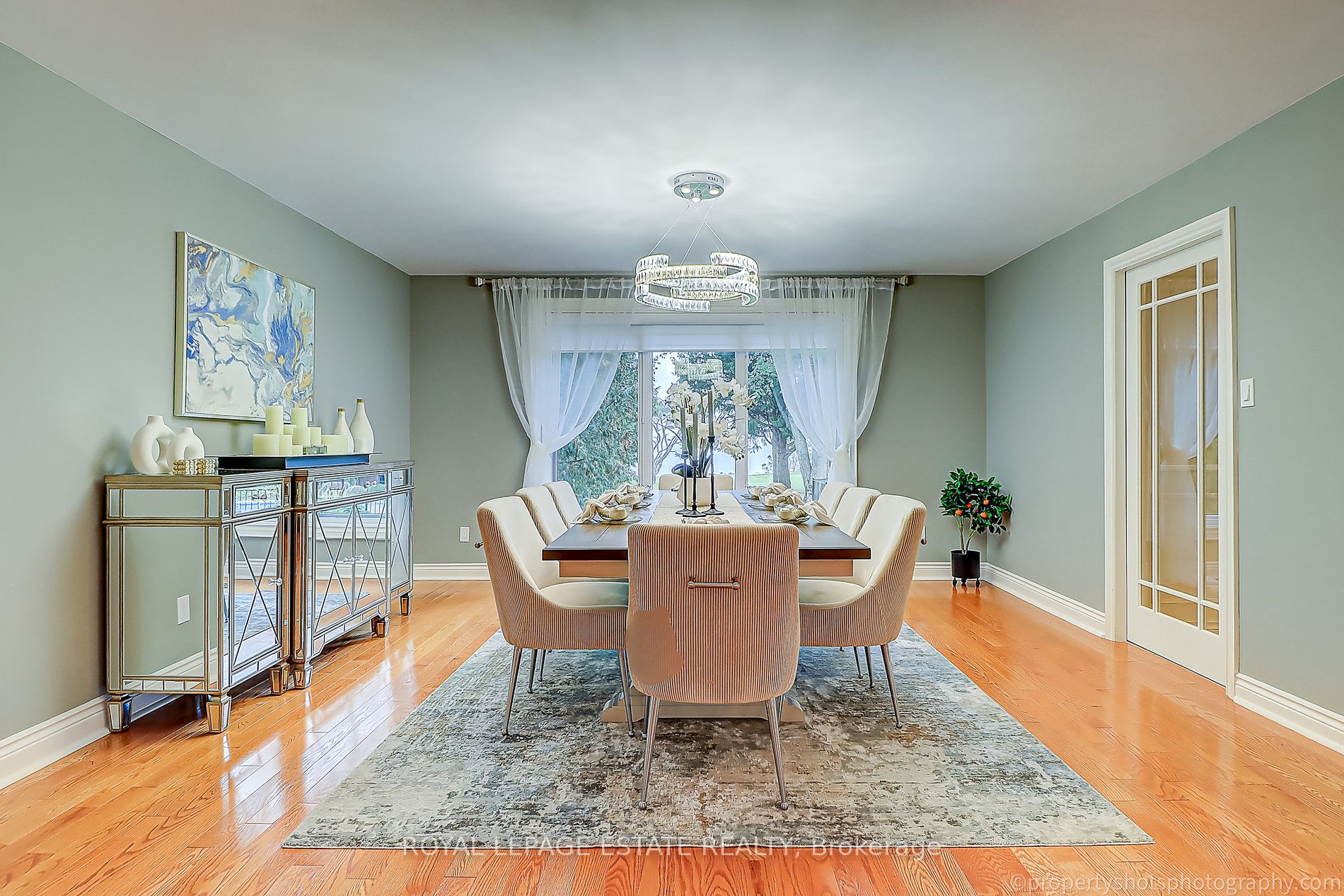 48 Meadowcliffe Drive