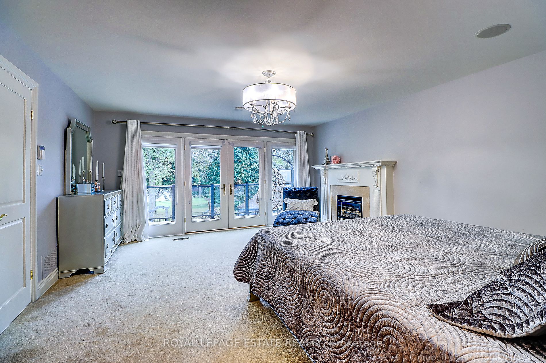 48 Meadowcliffe Drive