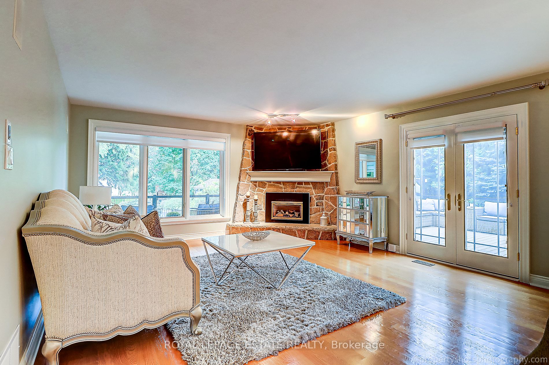 48 Meadowcliffe Drive
