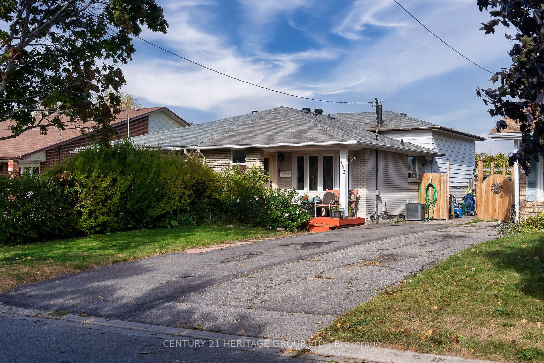 752 Kenora Ave