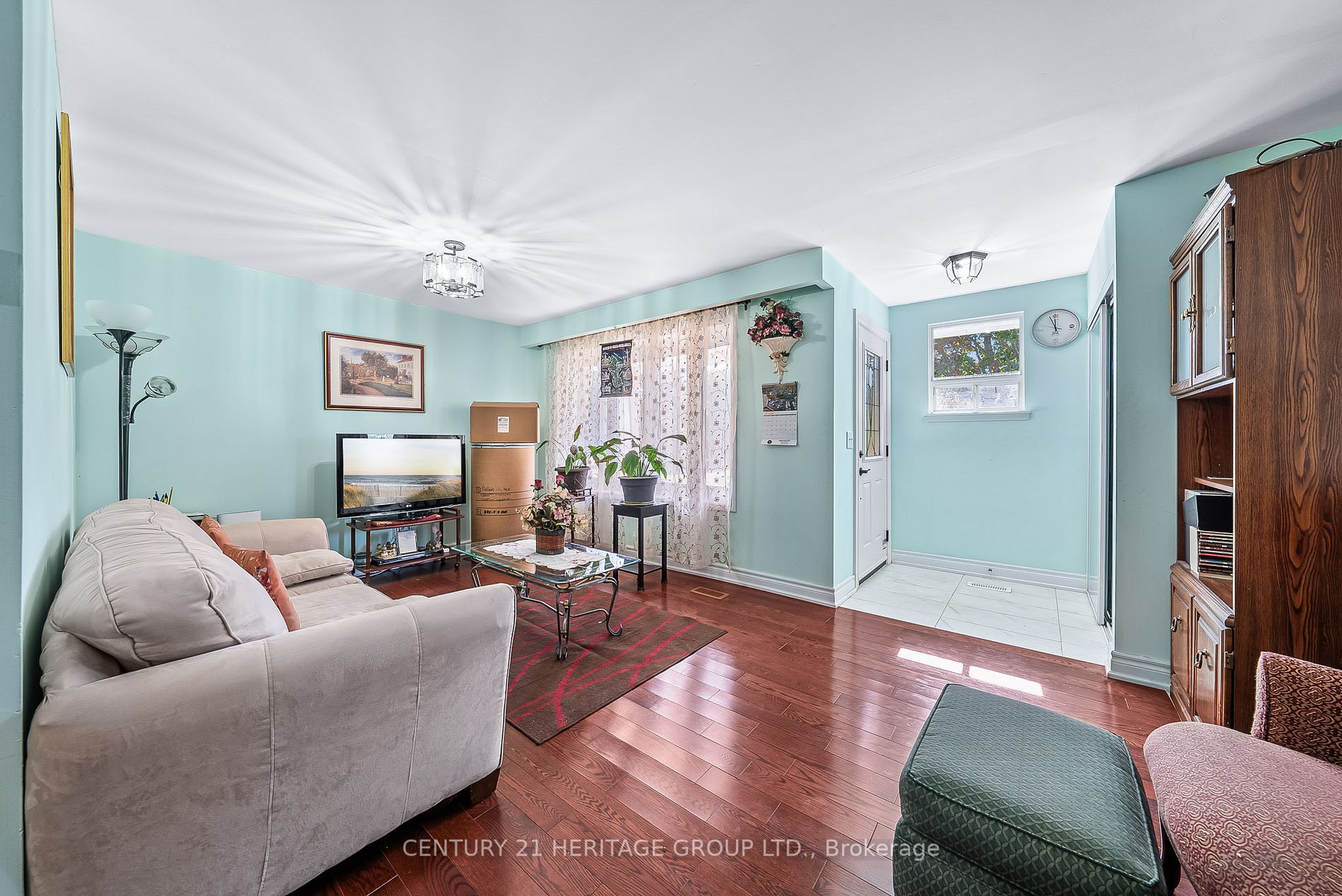 752 Kenora Ave