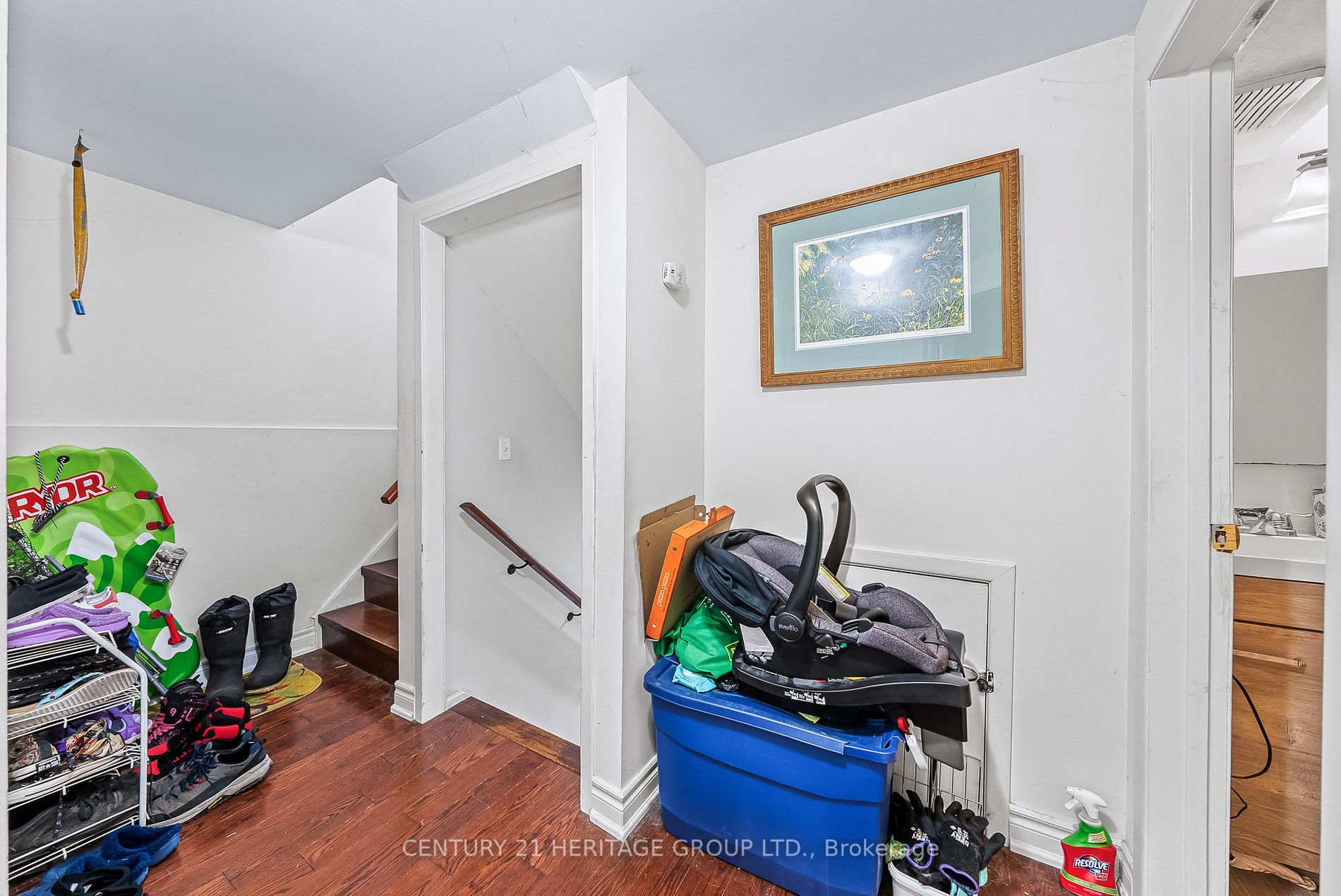 752 Kenora Ave