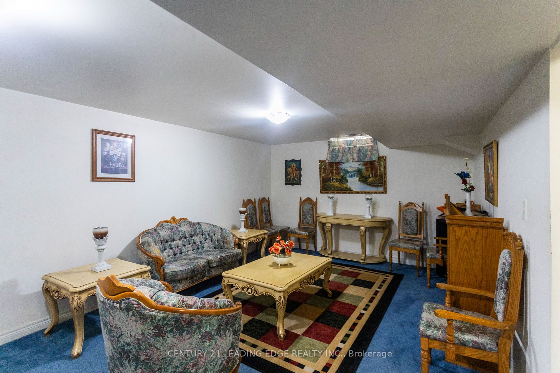 38 Bobolink Ave