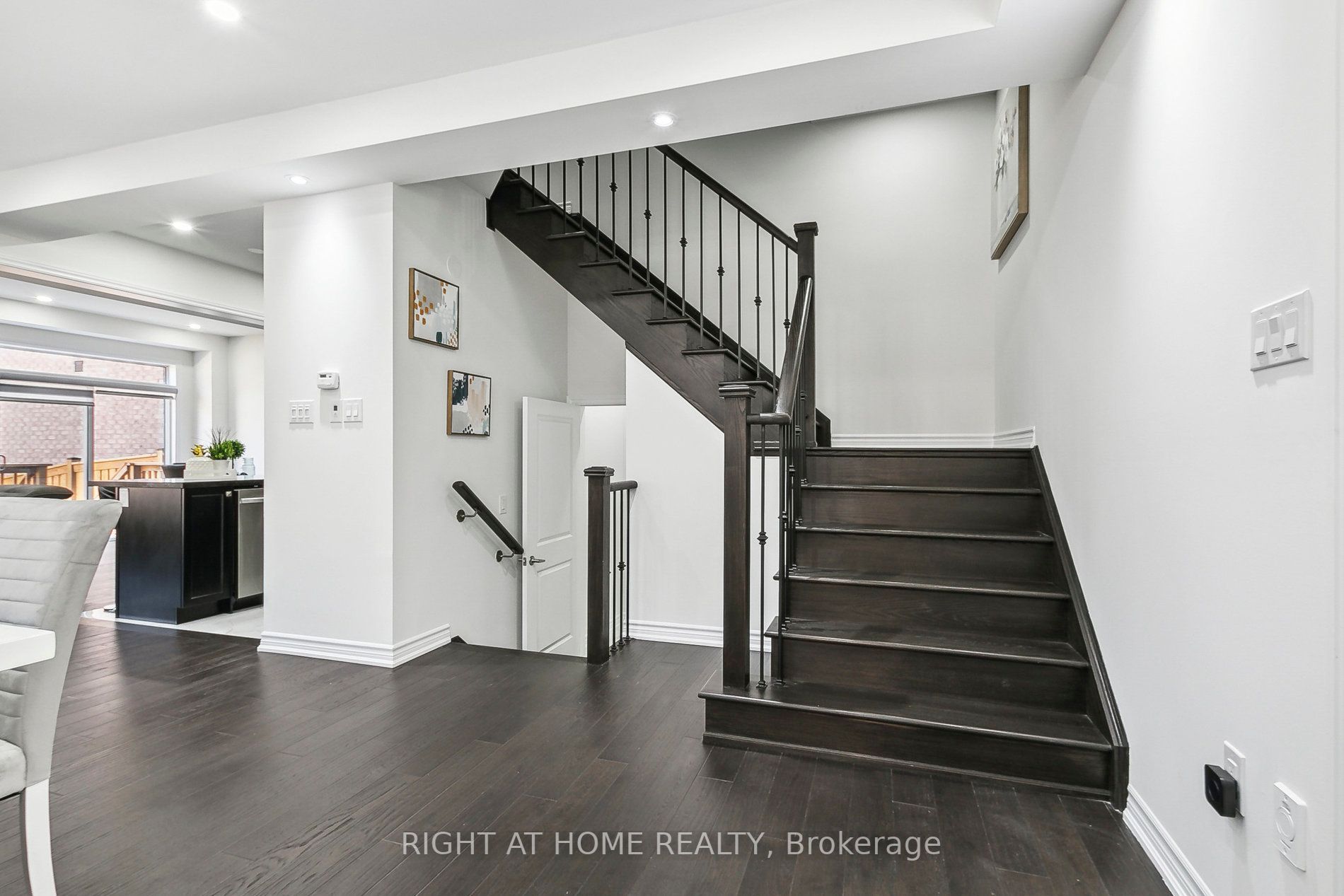 2111 Castle Hill Crt