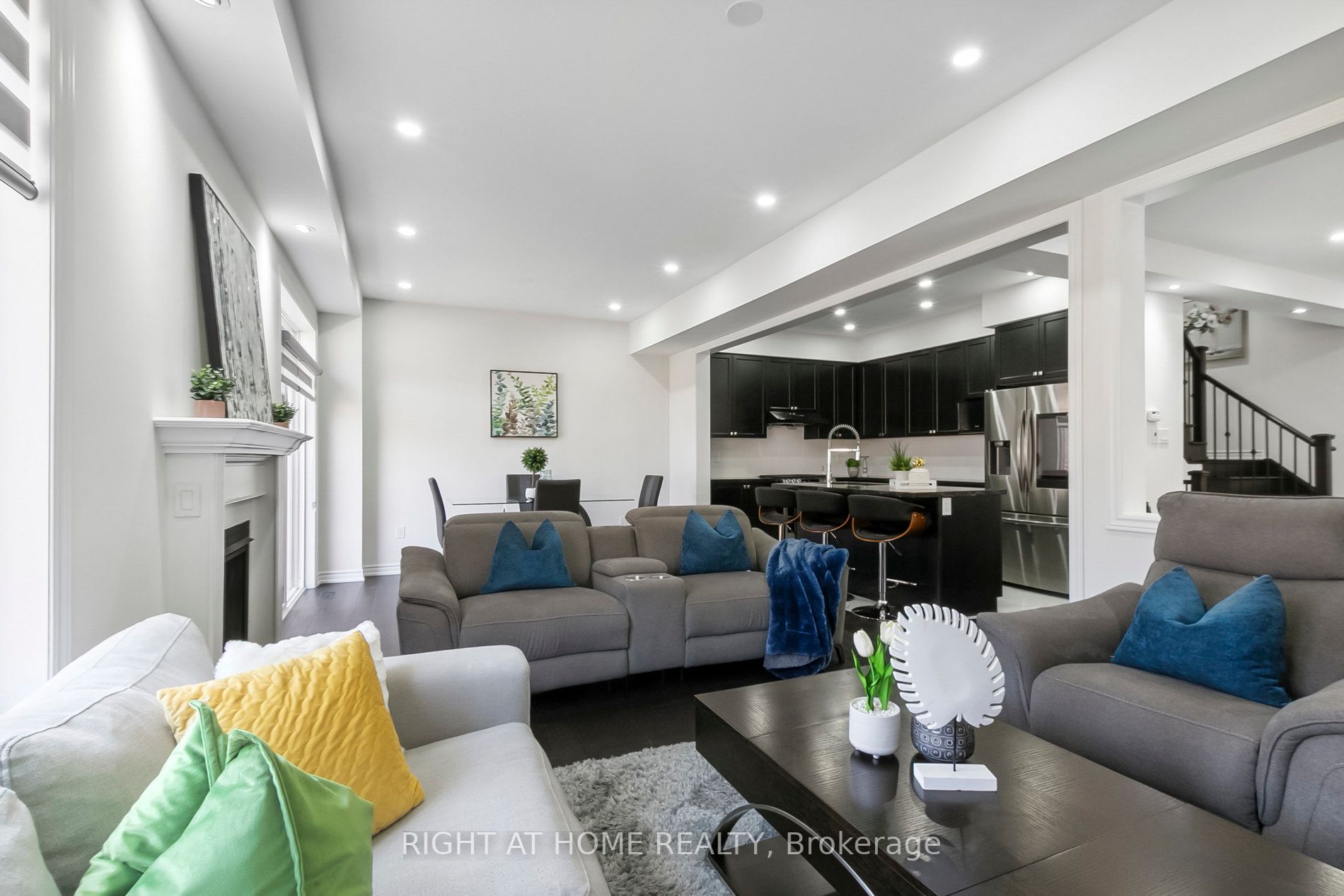 2111 Castle Hill Crt