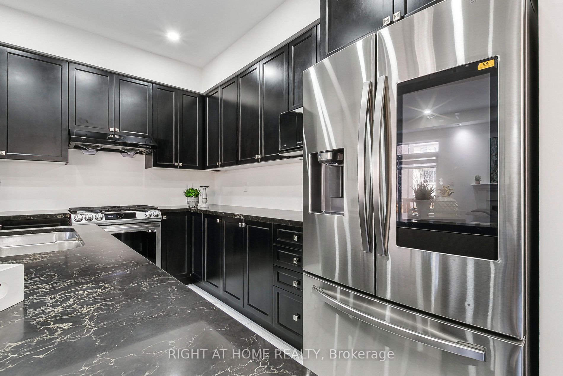 2111 Castle Hill Crt