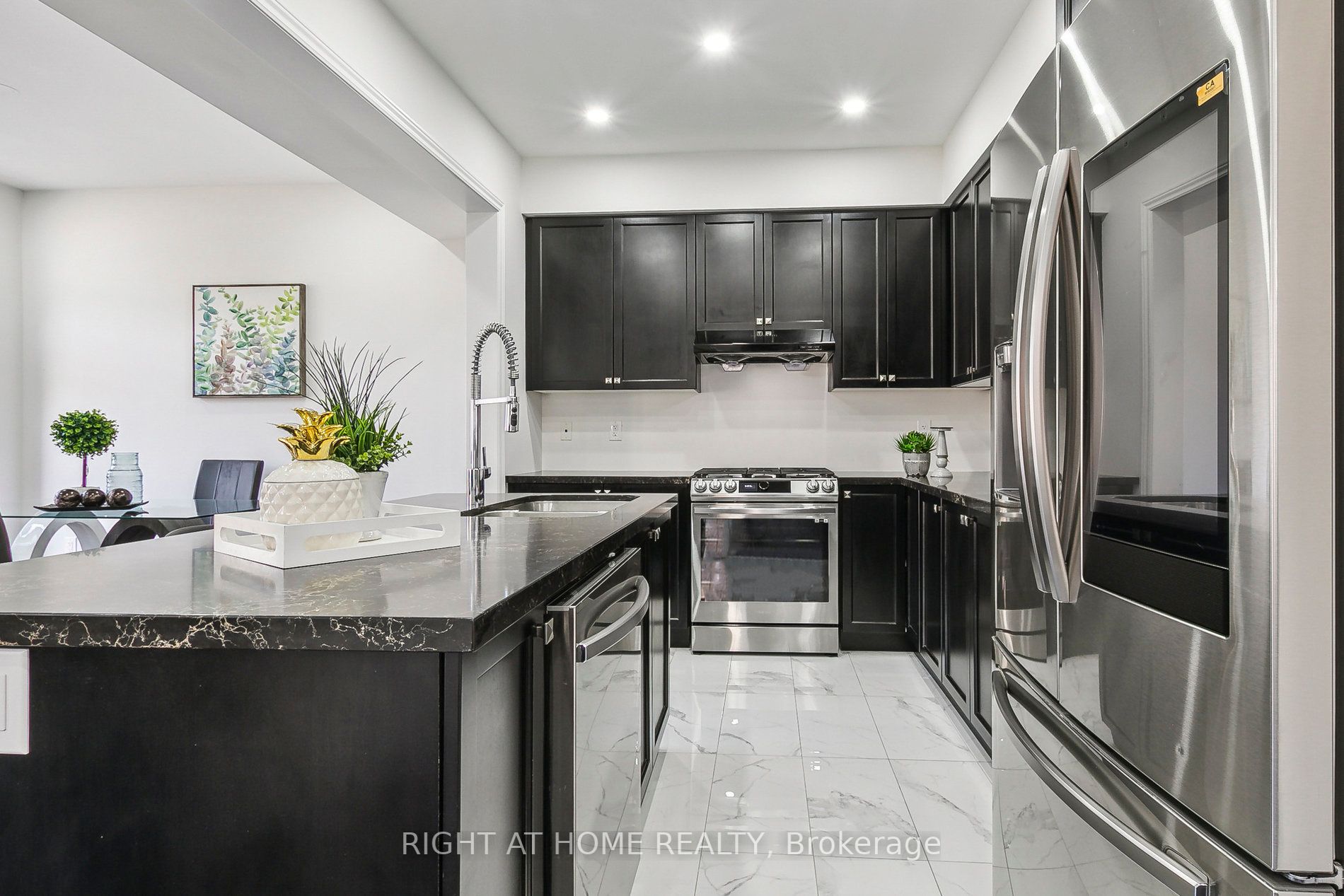 2111 Castle Hill Crt