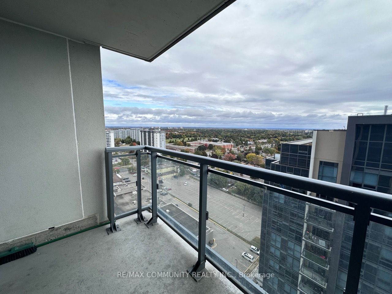 30 Meadowglen Pl, #1908