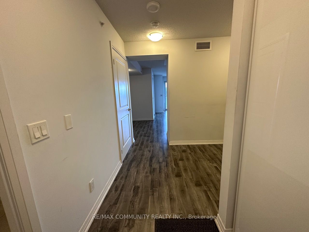 30 Meadowglen Pl, #1908