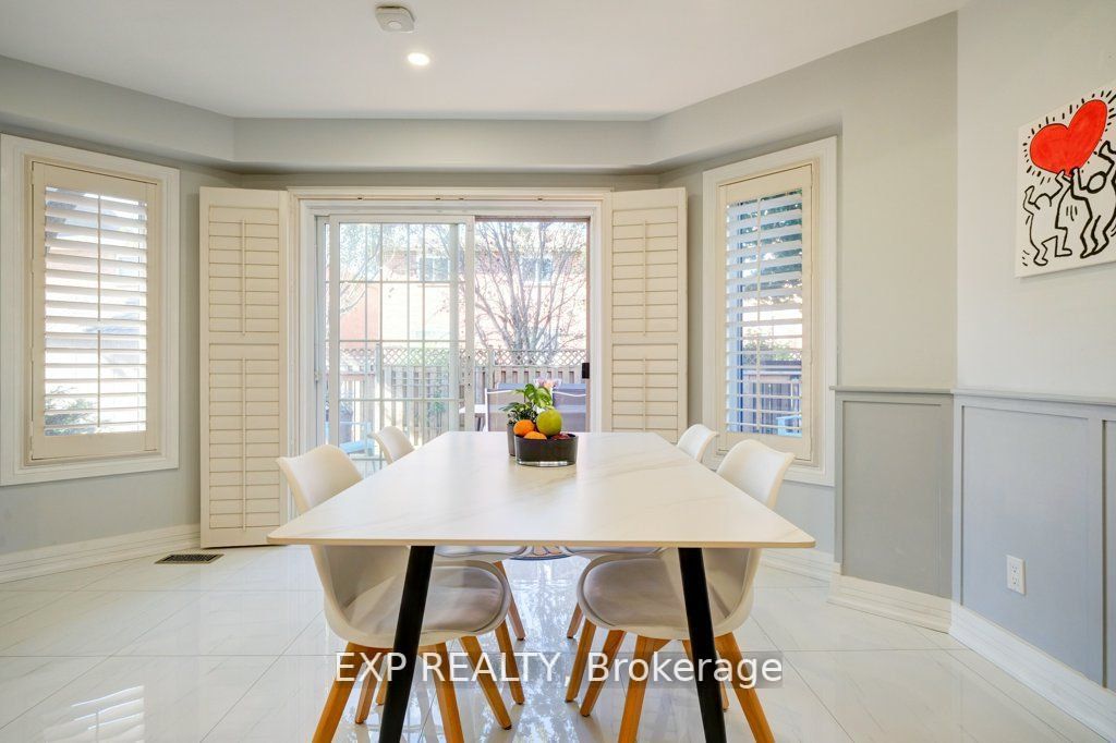 566 Rosebank Rd