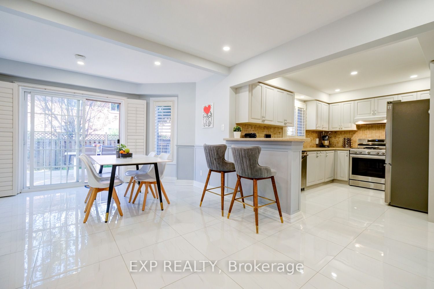 566 Rosebank Rd