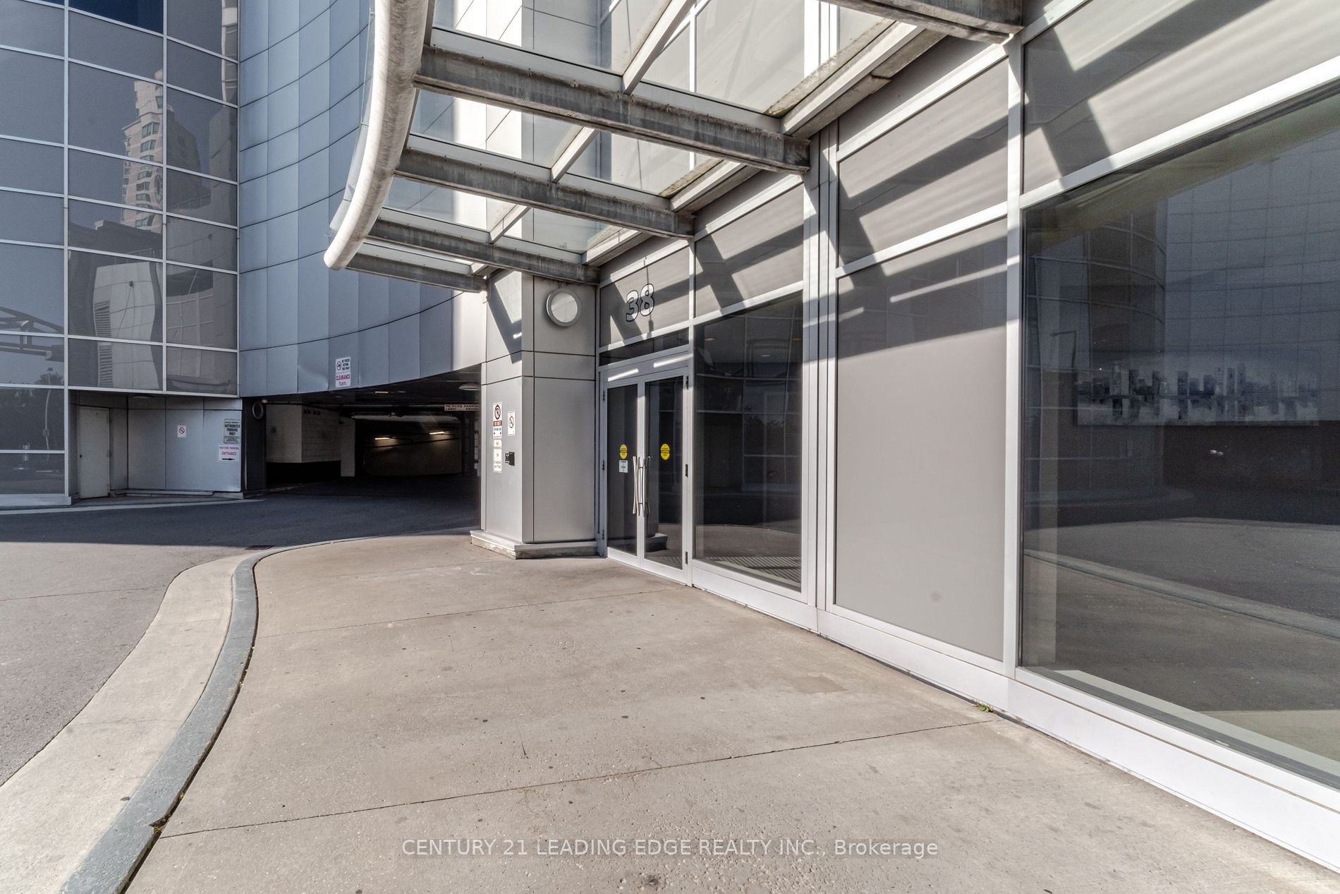 38 Lee Centre Dr, #2201