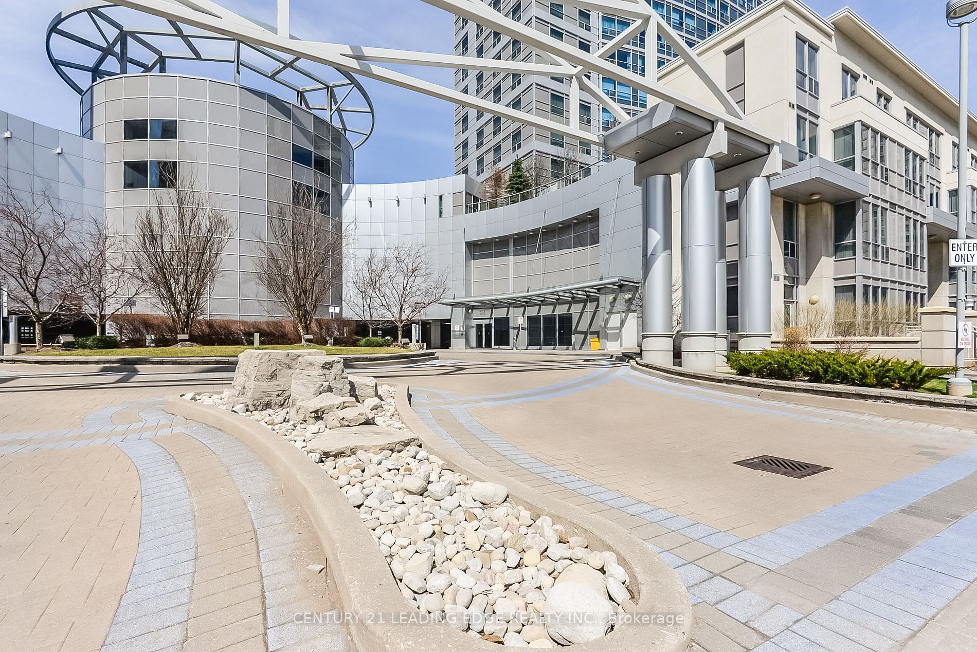 38 Lee Centre Dr, #2201