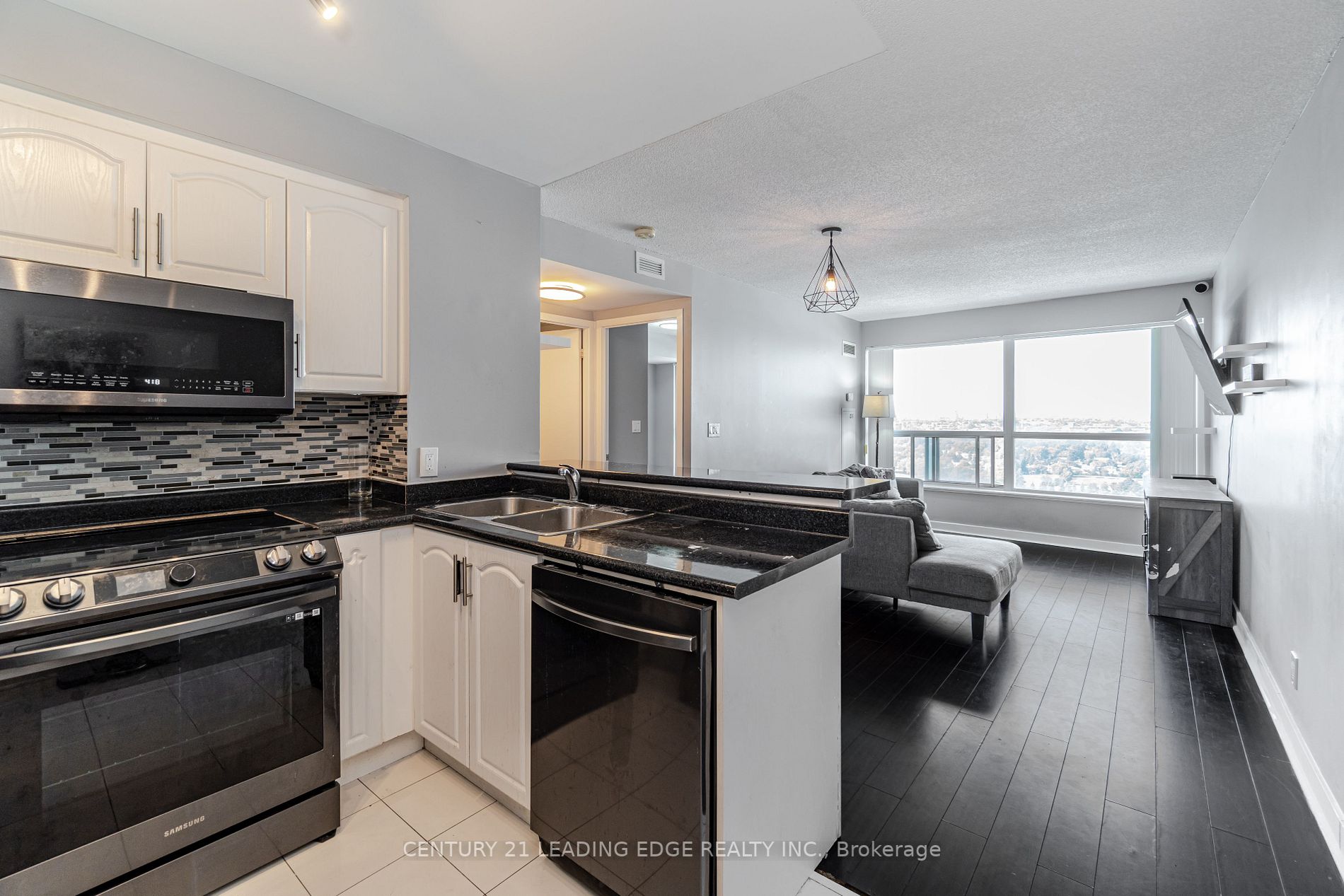 38 Lee Centre Dr, #2201
