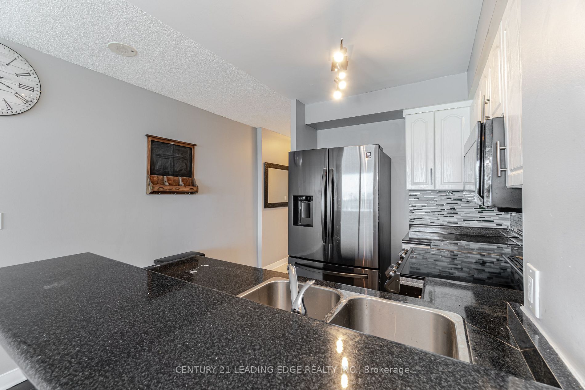 38 Lee Centre Dr, #2201