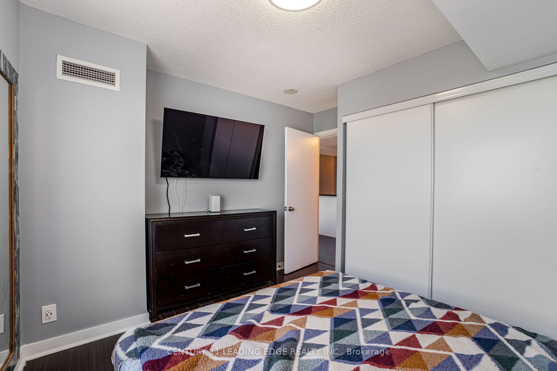 38 Lee Centre Dr, #2201