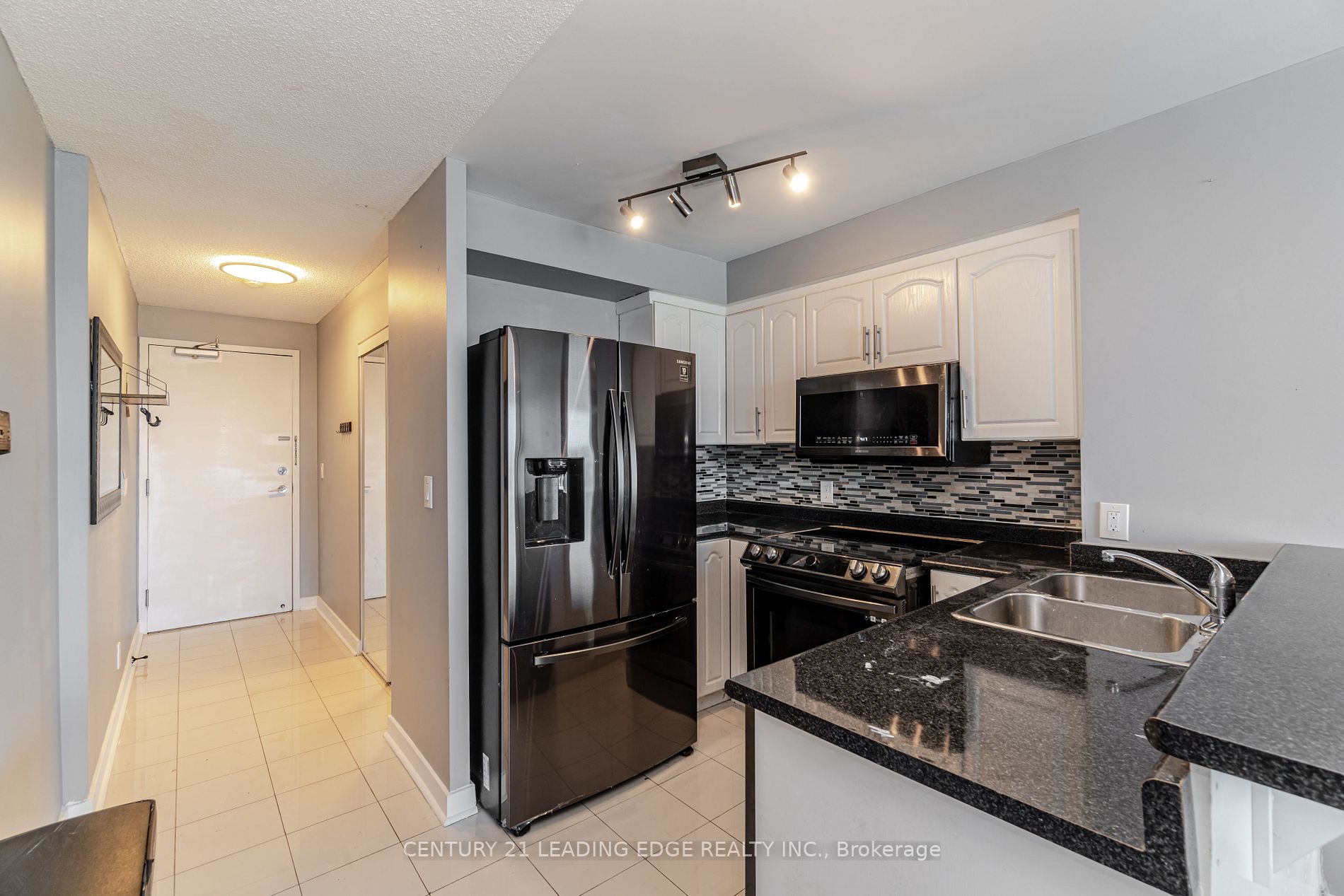 38 Lee Centre Dr, #2201