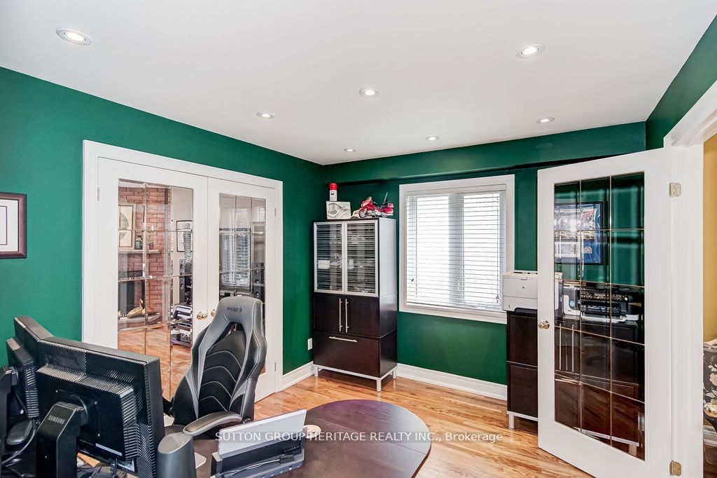 38 Howes St