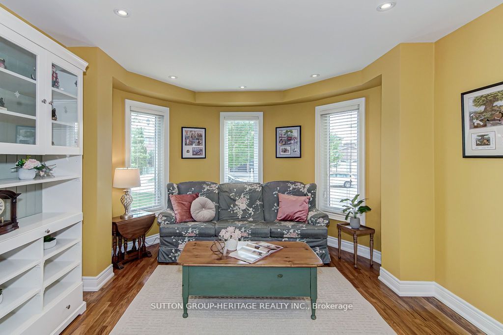 38 Howes St