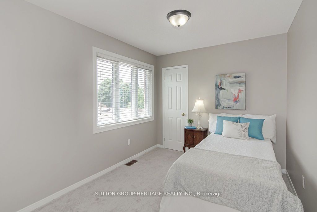 38 Howes St