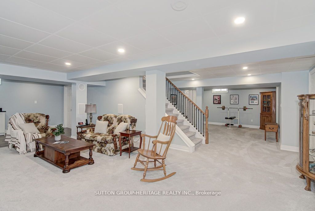 38 Howes St