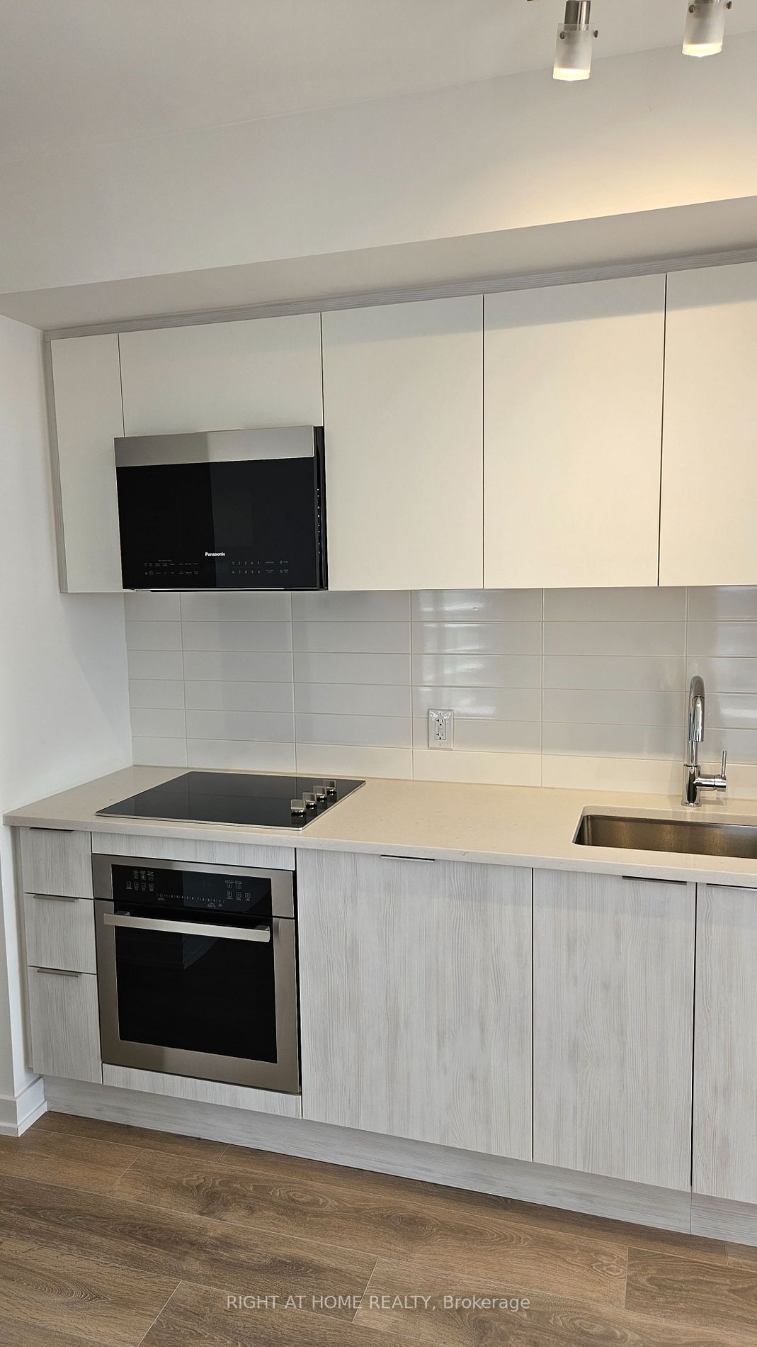 2033 Kennedy Rd, #1111