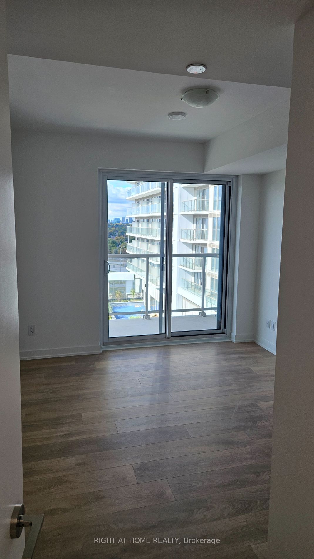 2033 Kennedy Rd, #1111