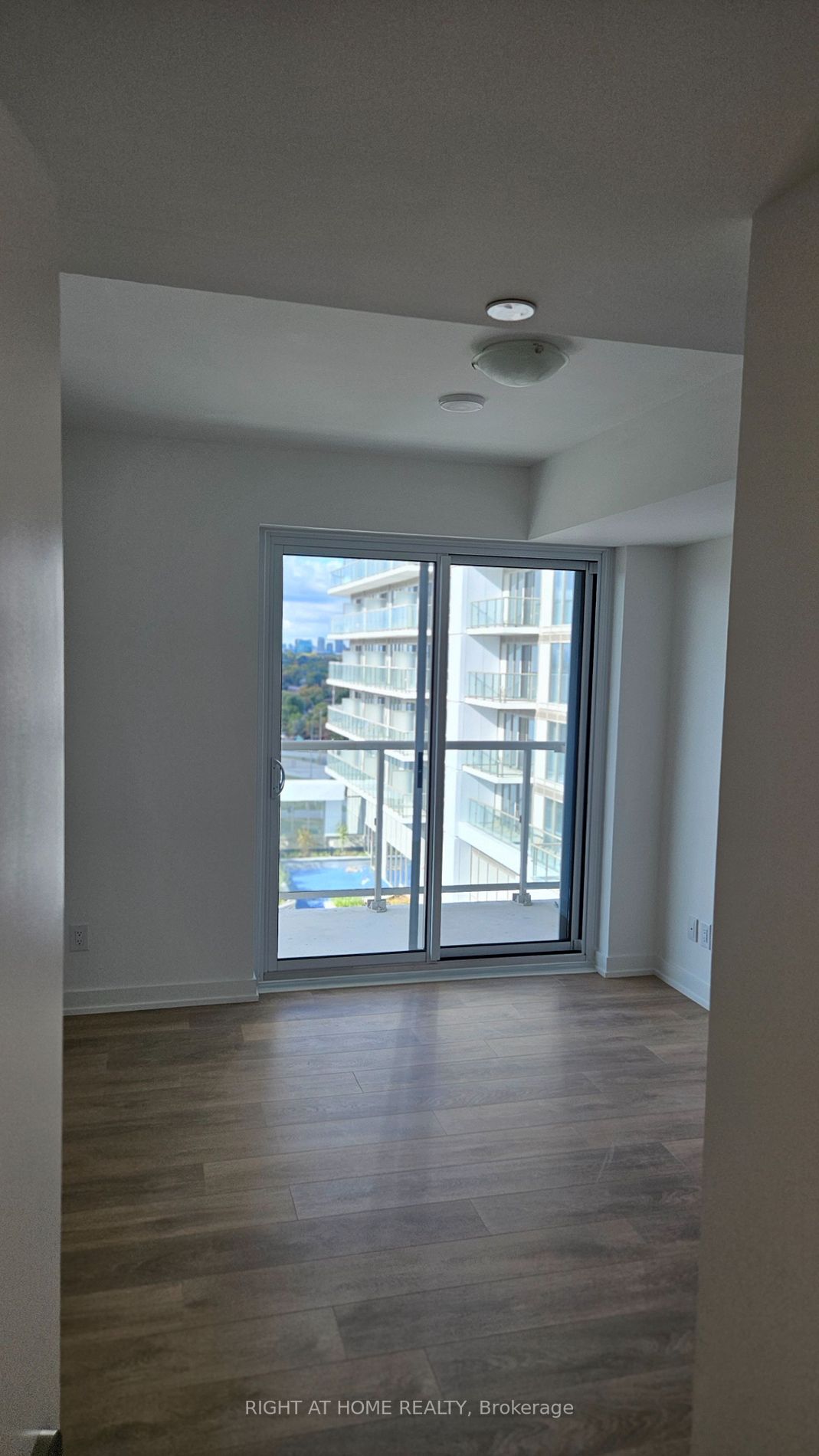 2033 Kennedy Rd, #1111