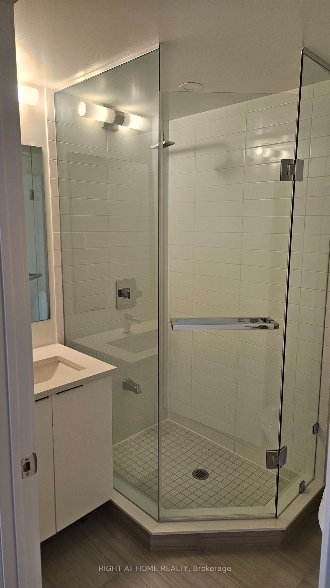 2033 Kennedy Rd, #1111