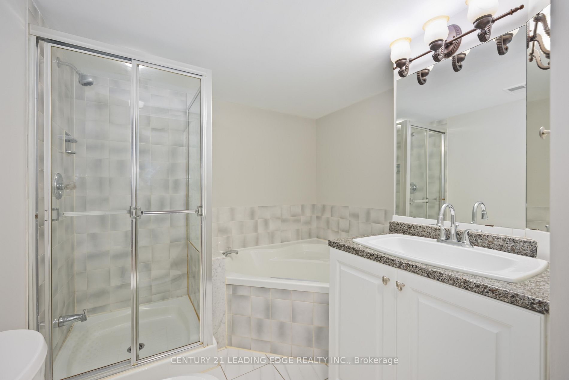 3233 Eglinton Ave E, #1001