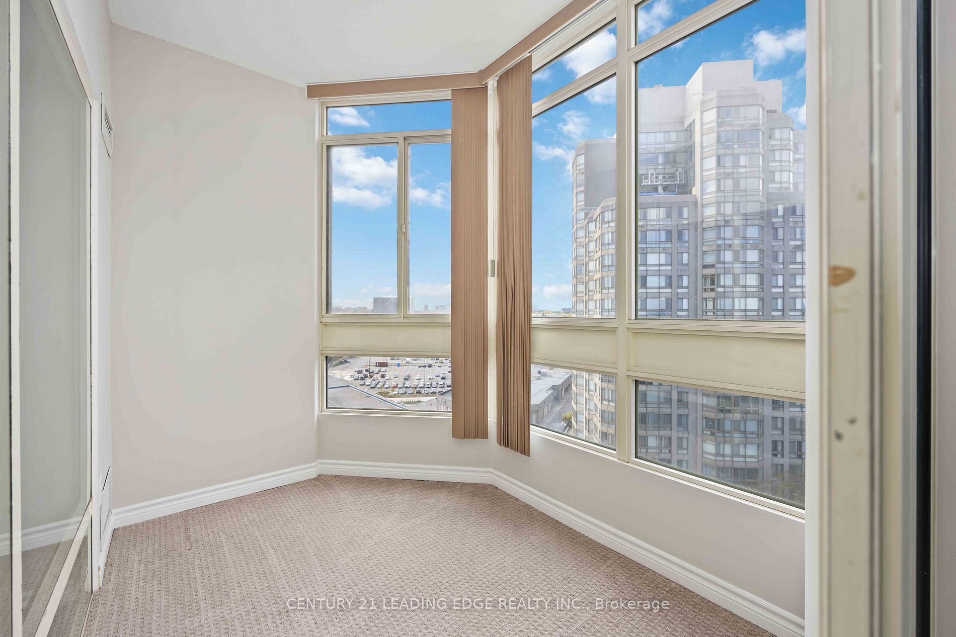 3233 Eglinton Ave E, #1001