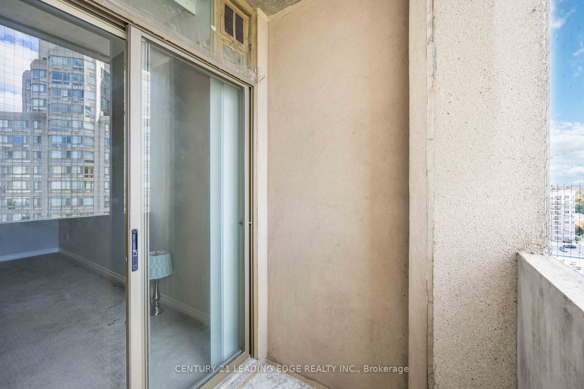 3233 Eglinton Ave E, #1001