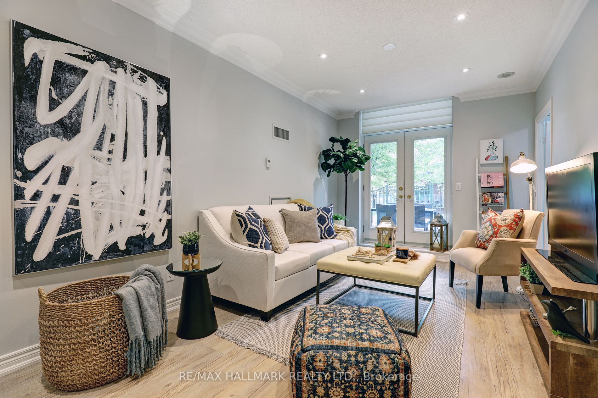 35 Boardwalk Dr, #112