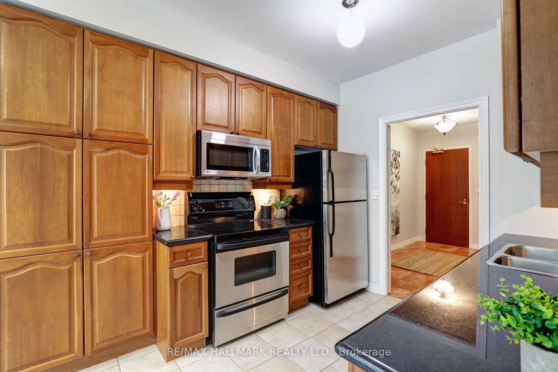 35 Boardwalk Dr, #112