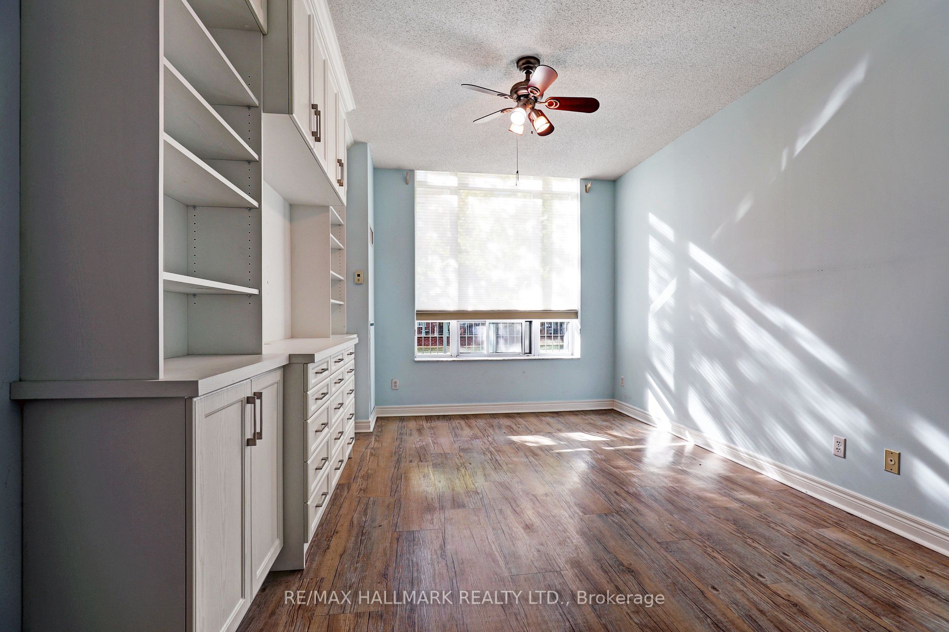 35 Boardwalk Dr, #112