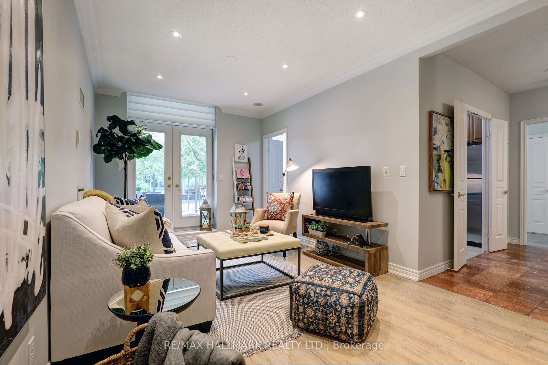 35 Boardwalk Dr, #112