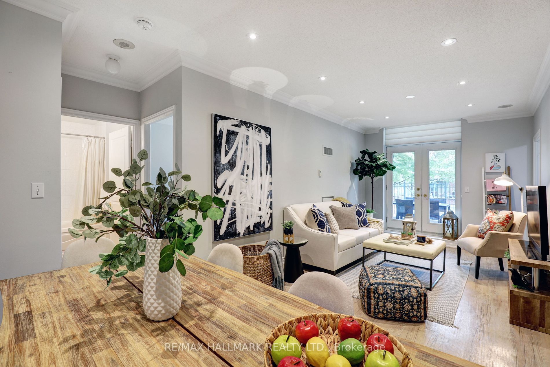 35 Boardwalk Dr, #112