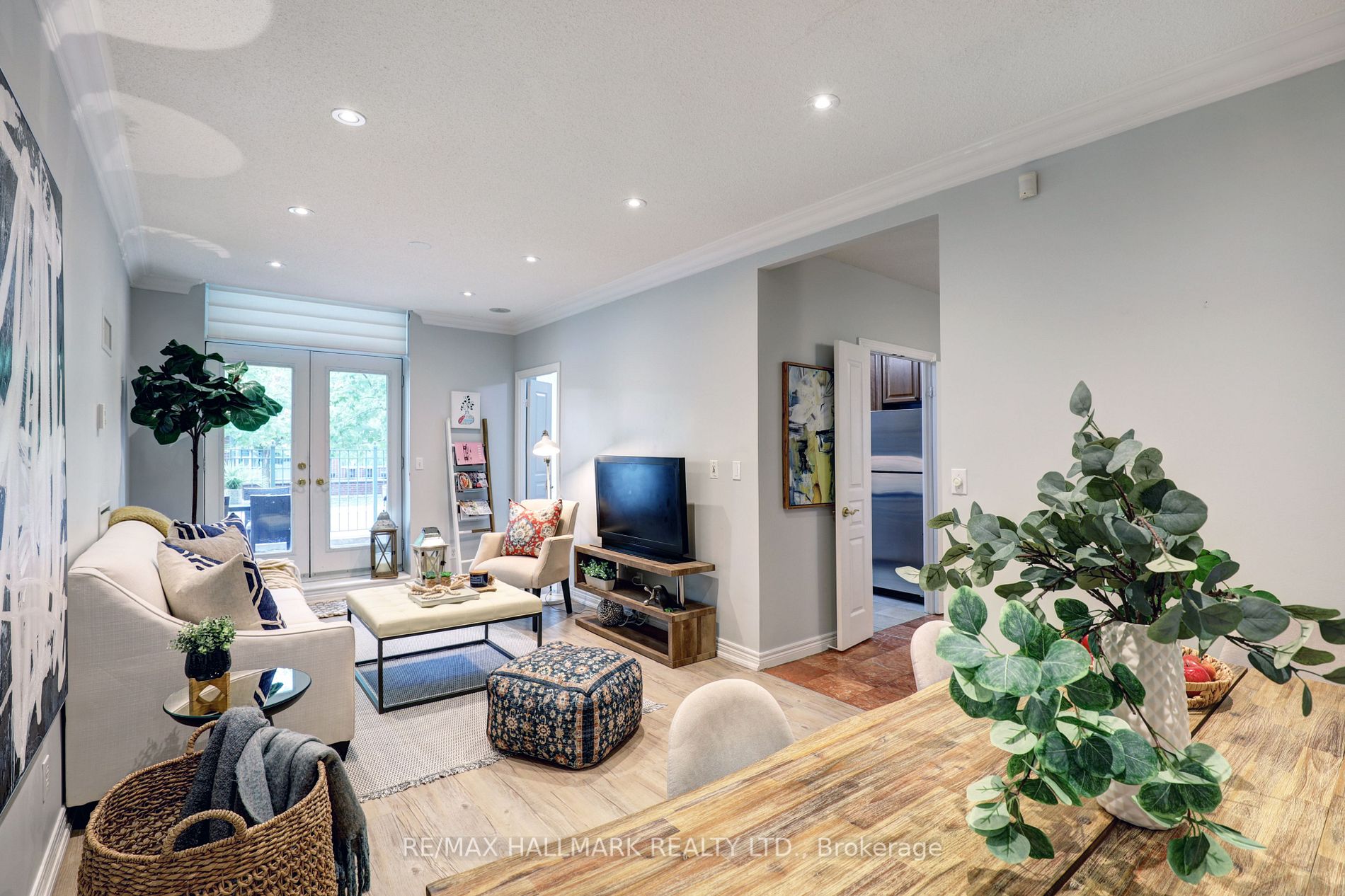 35 Boardwalk Dr, #112