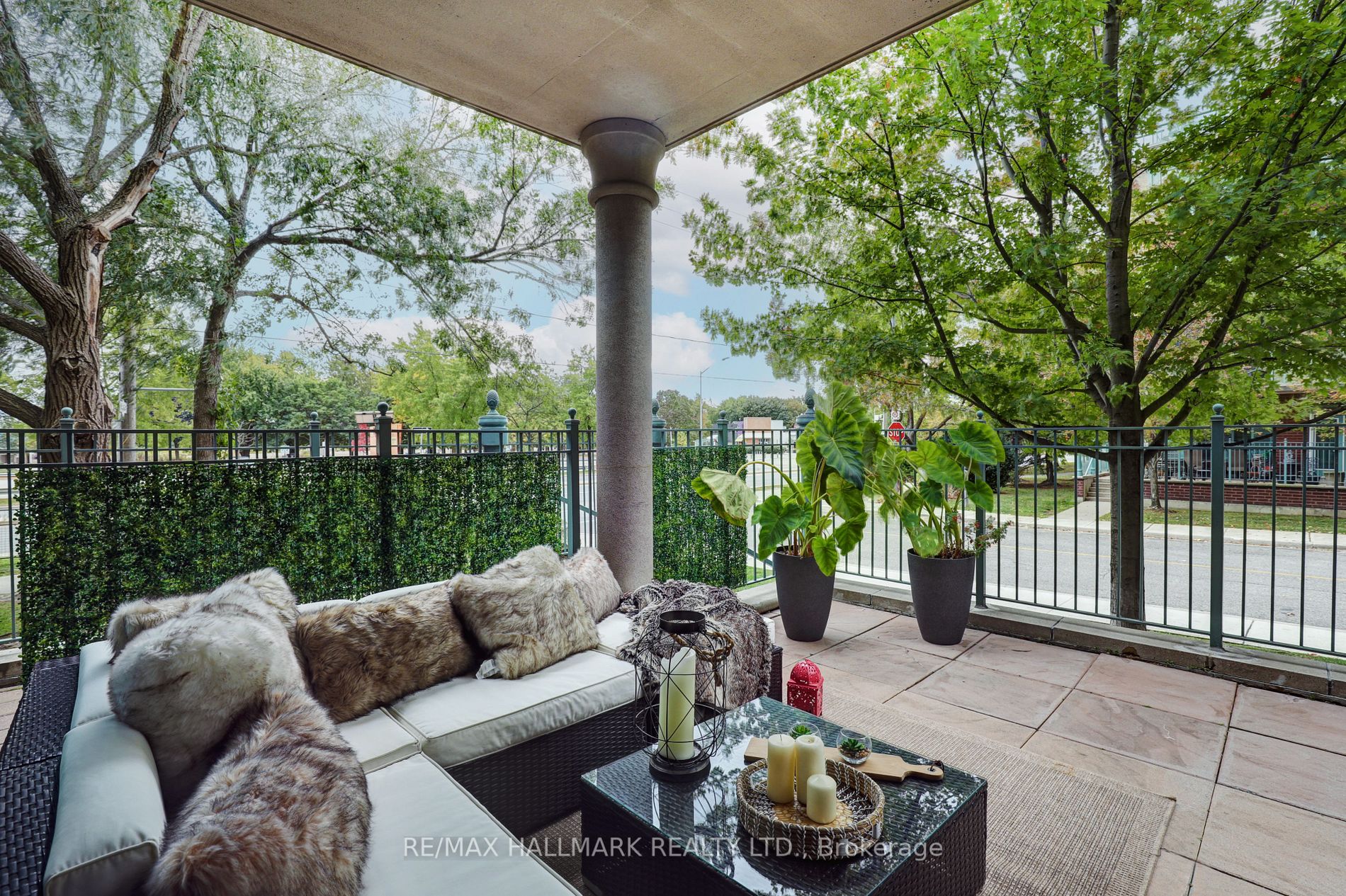 35 Boardwalk Dr, #112