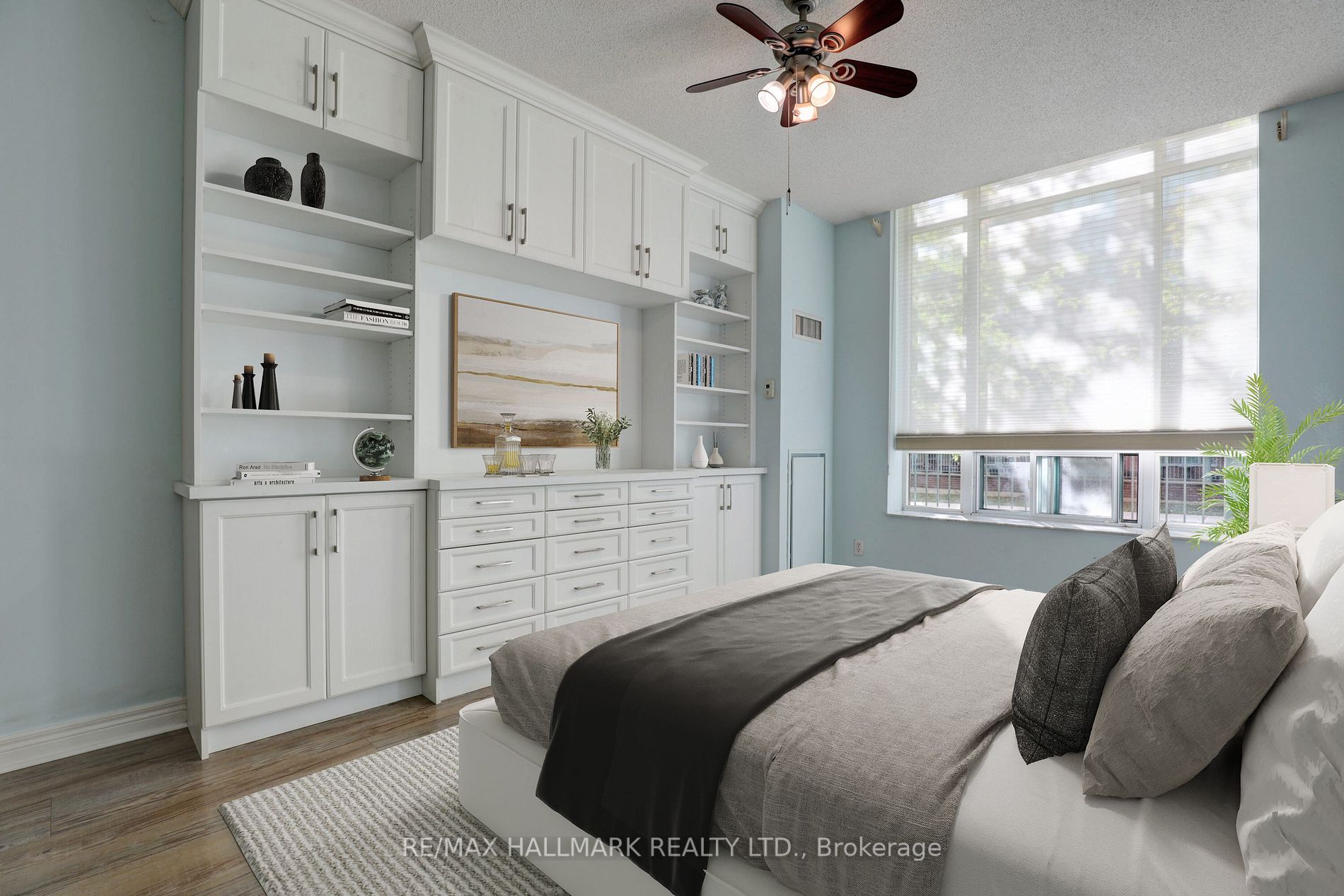 35 Boardwalk Dr, #112