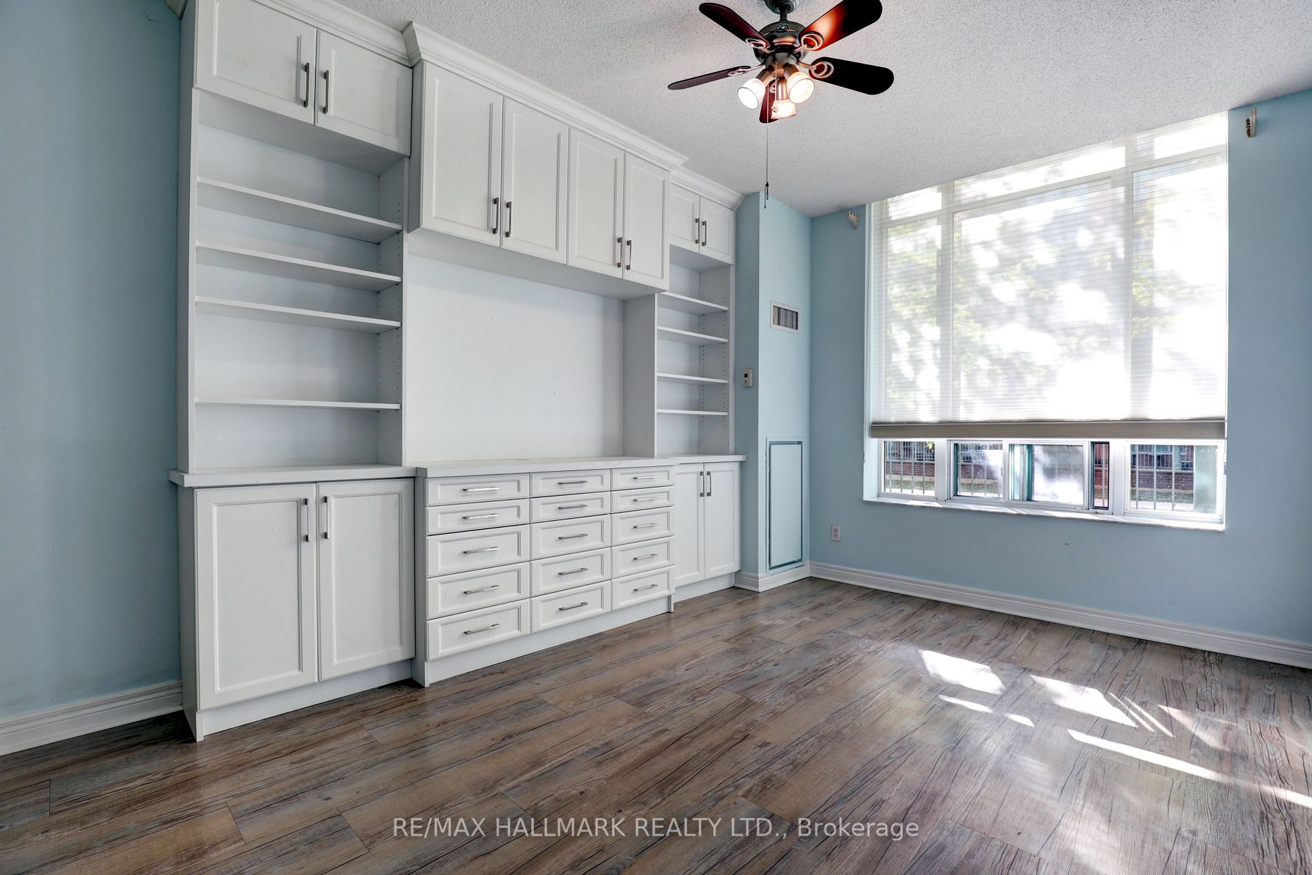 35 Boardwalk Dr, #112