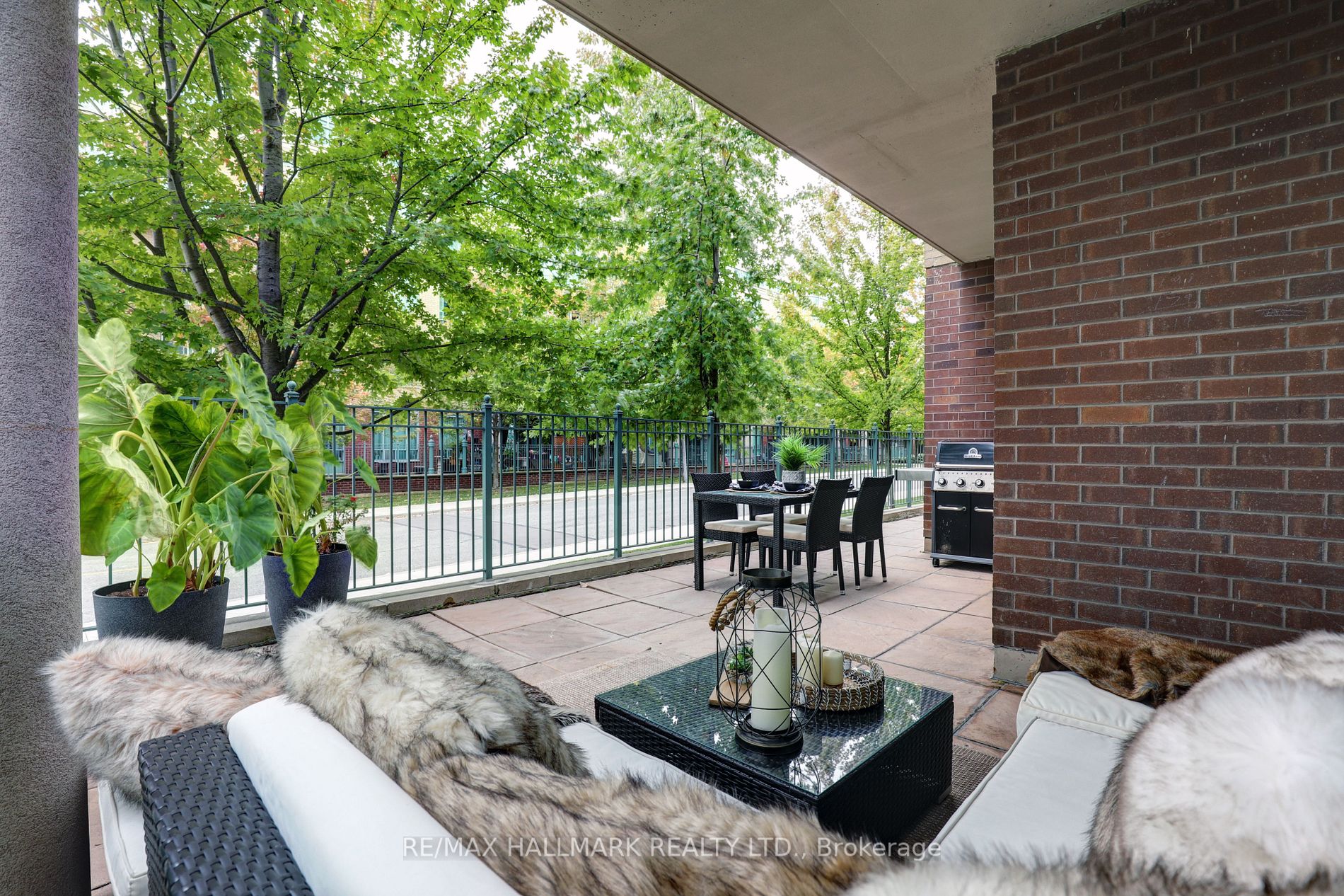 35 Boardwalk Dr, #112