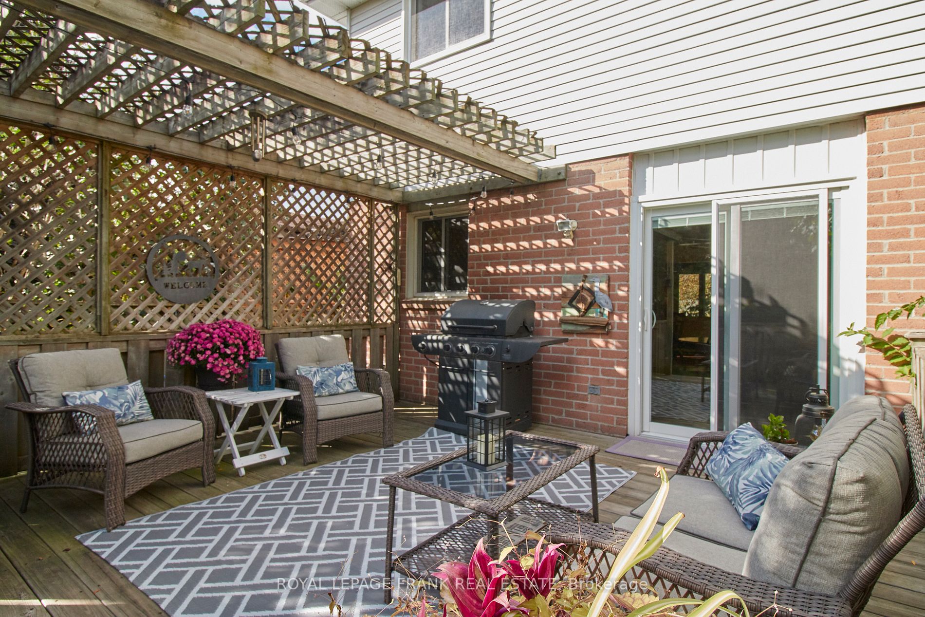 33 Applewood Cres
