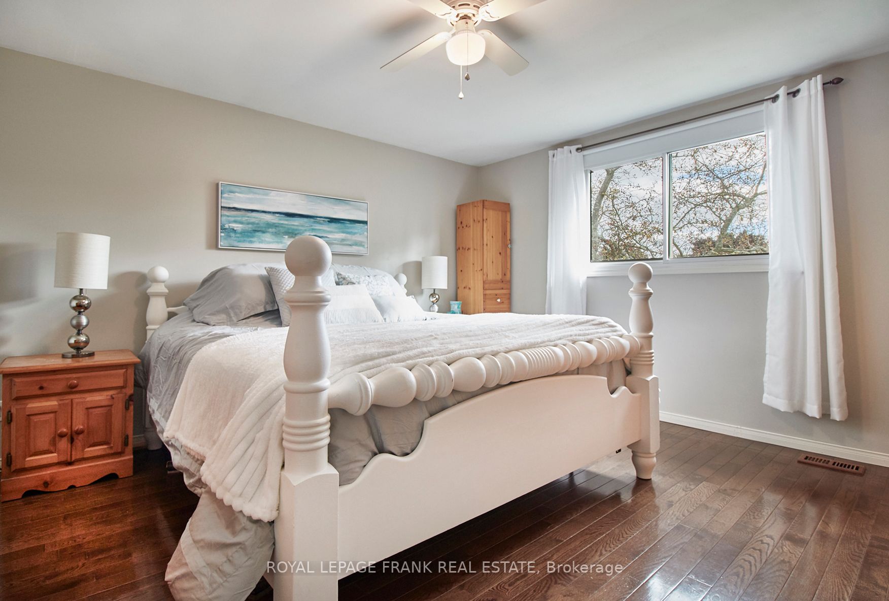 33 Applewood Cres