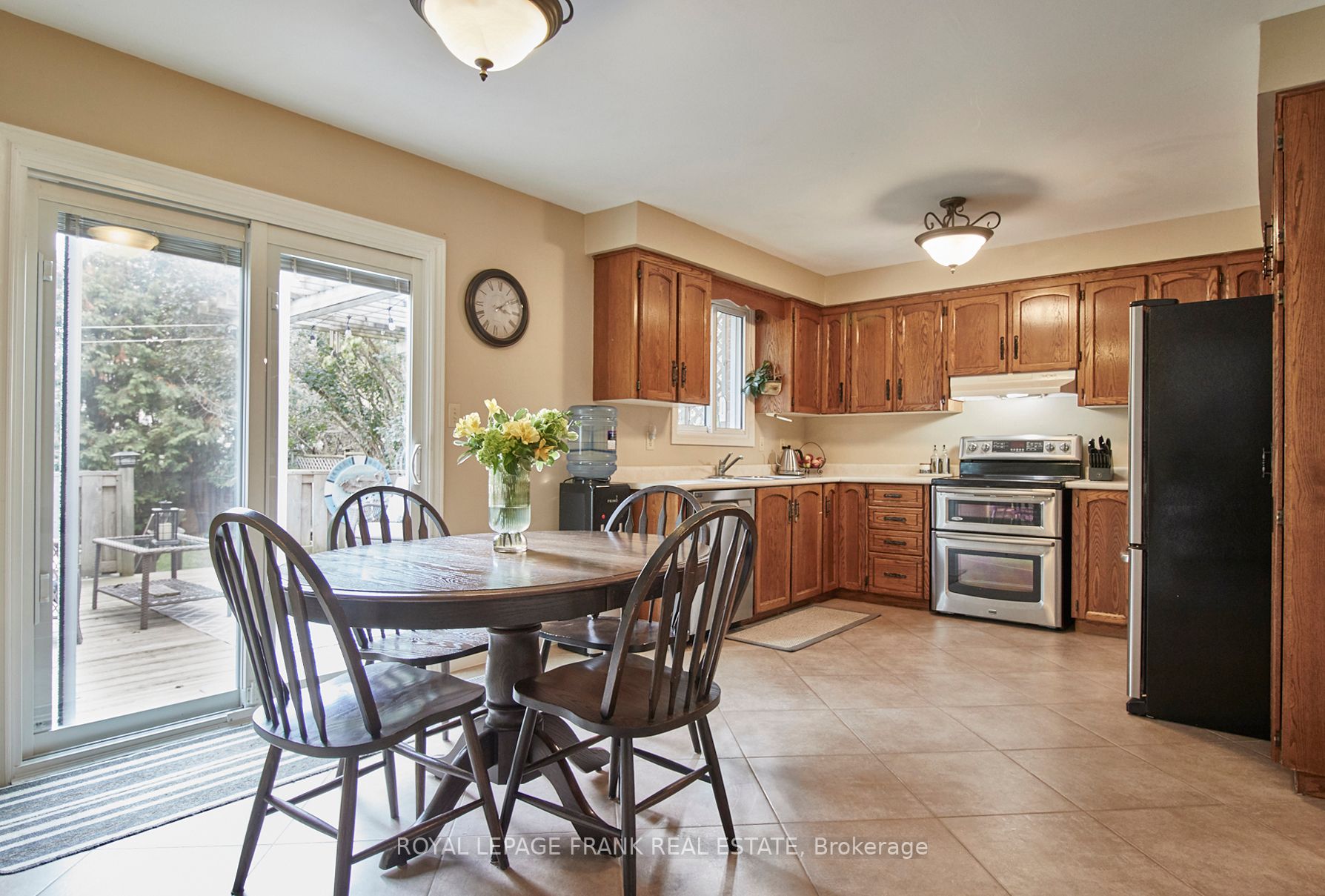 33 Applewood Cres