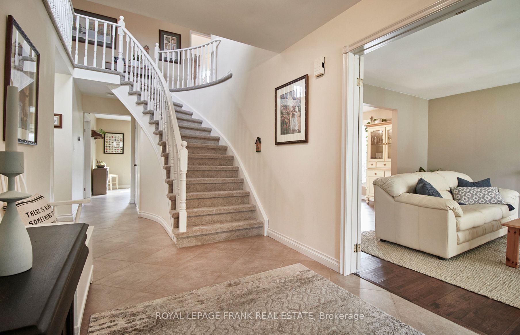 33 Applewood Cres