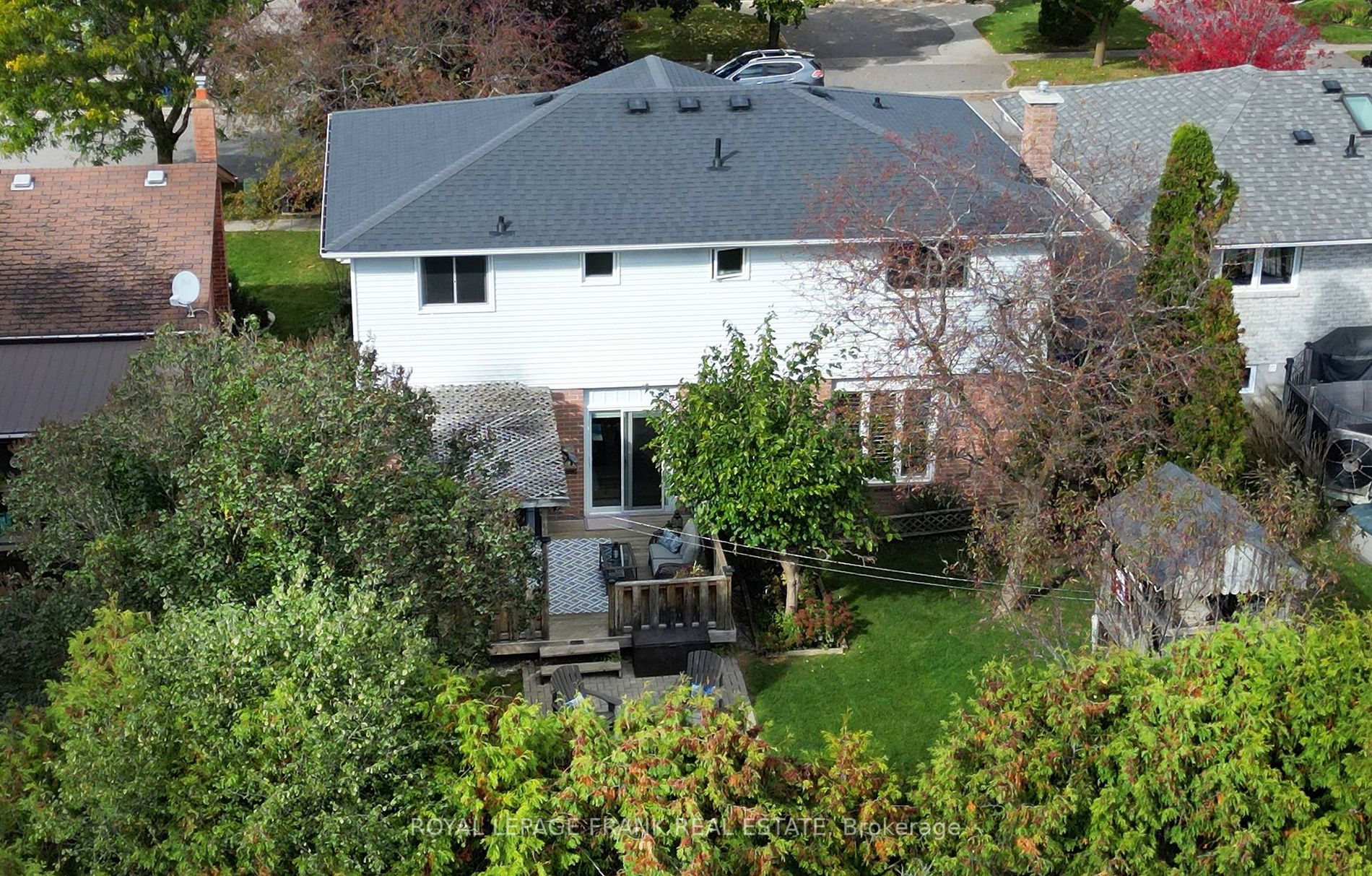 33 Applewood Cres