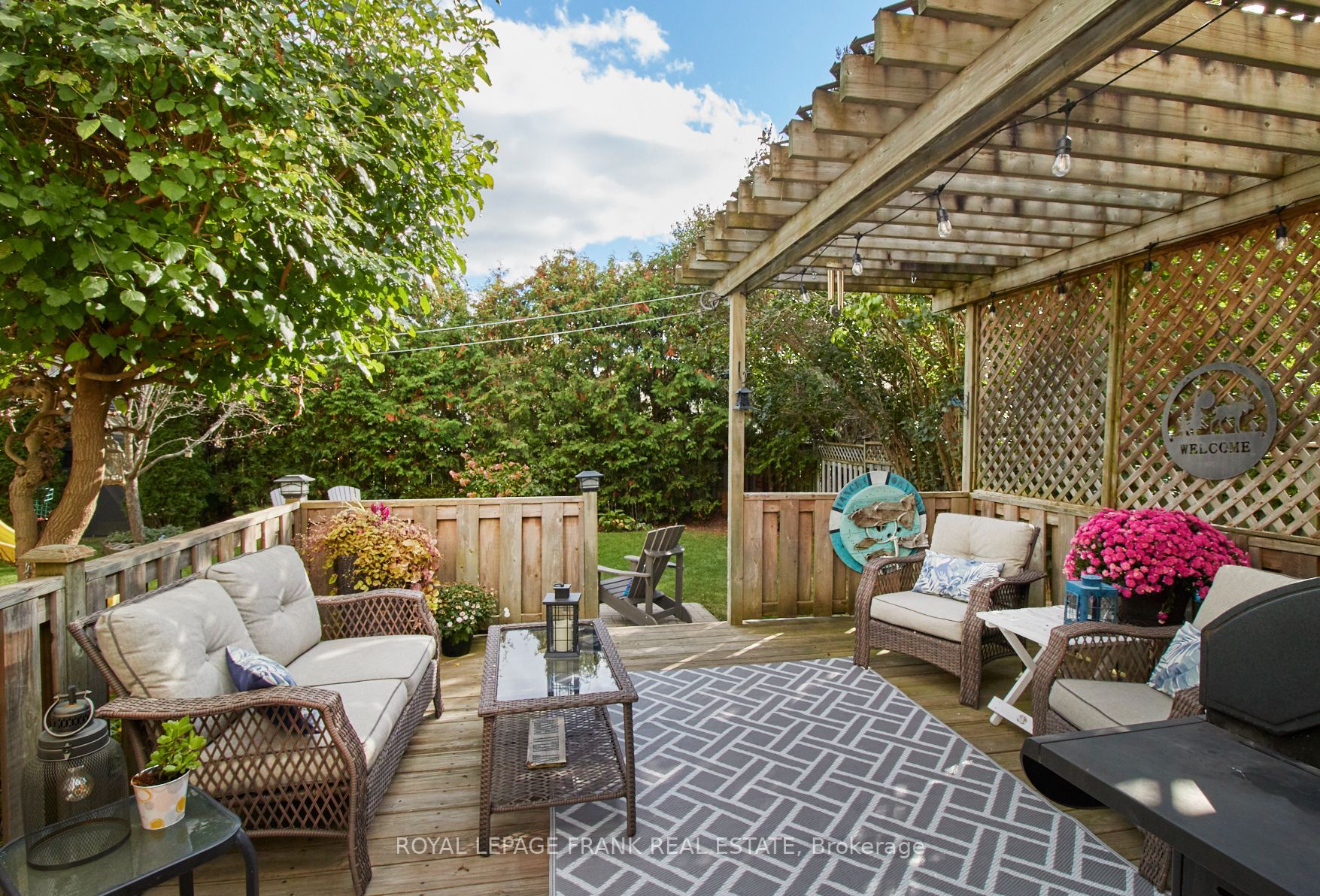 33 Applewood Cres